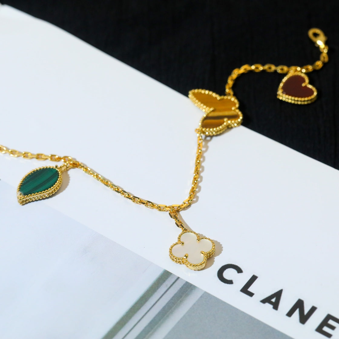 [ORA]LUCKY SPRING 5 MOTIF GOLD BRACELET