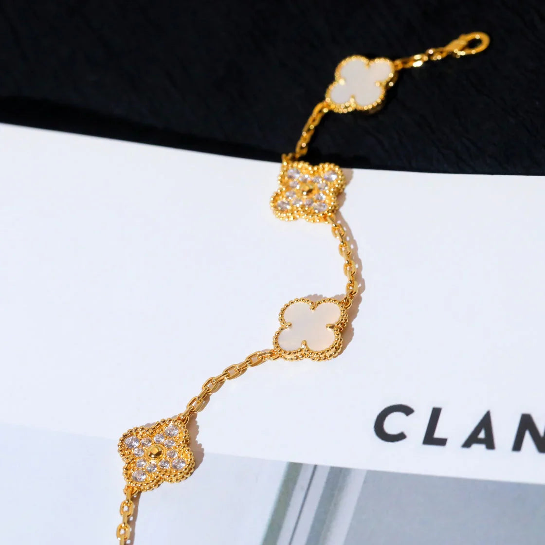 [ORA]CLOVER WHITE PEARL MOP 5 MOTIF BRACELET COLLECTION