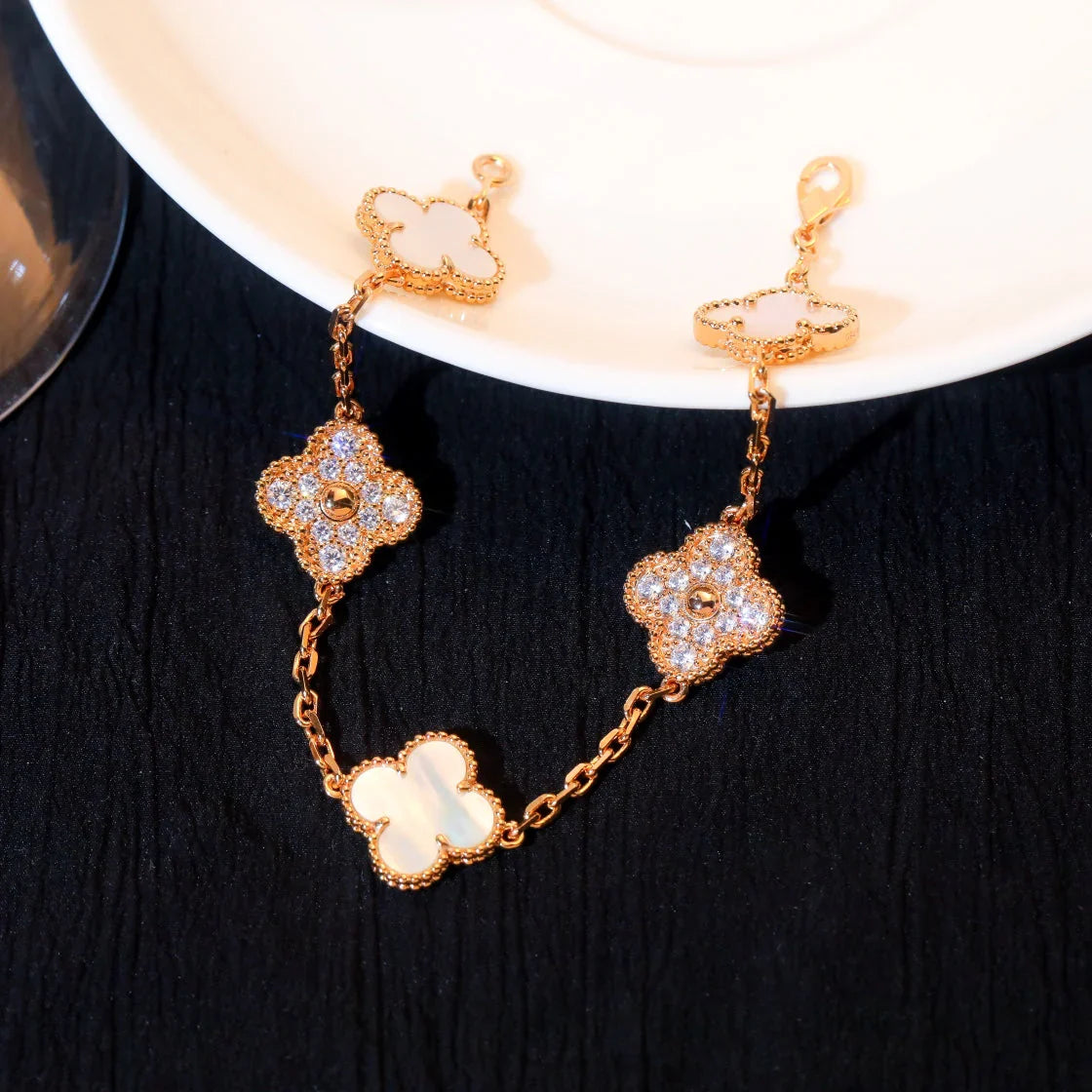 [ORA]CLOVER WHITE PEARL MOP 5 MOTIF BRACELET COLLECTION