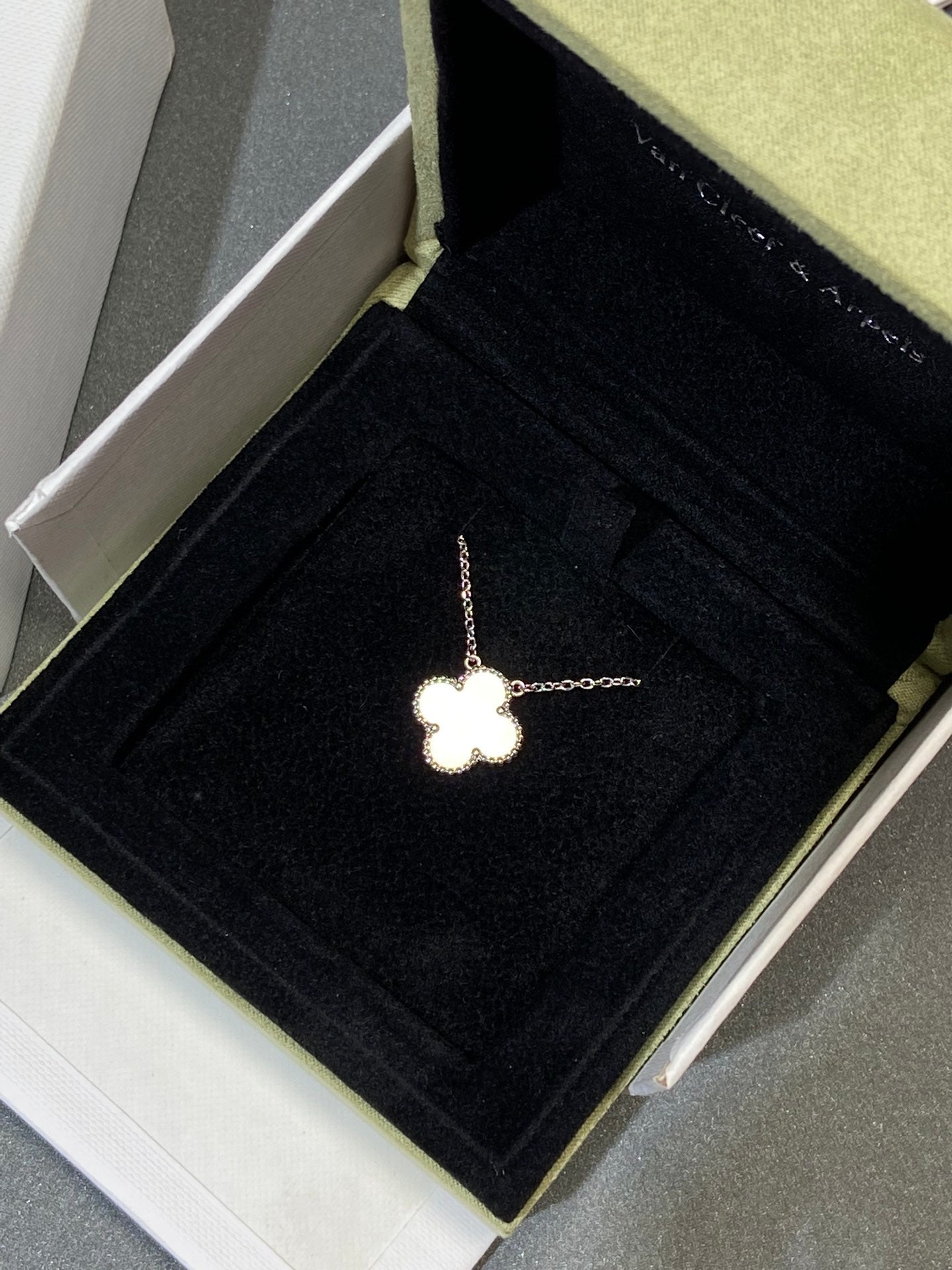[ORA]CLOVER MEDIUM SILVER WHITE MOP NECKLACE