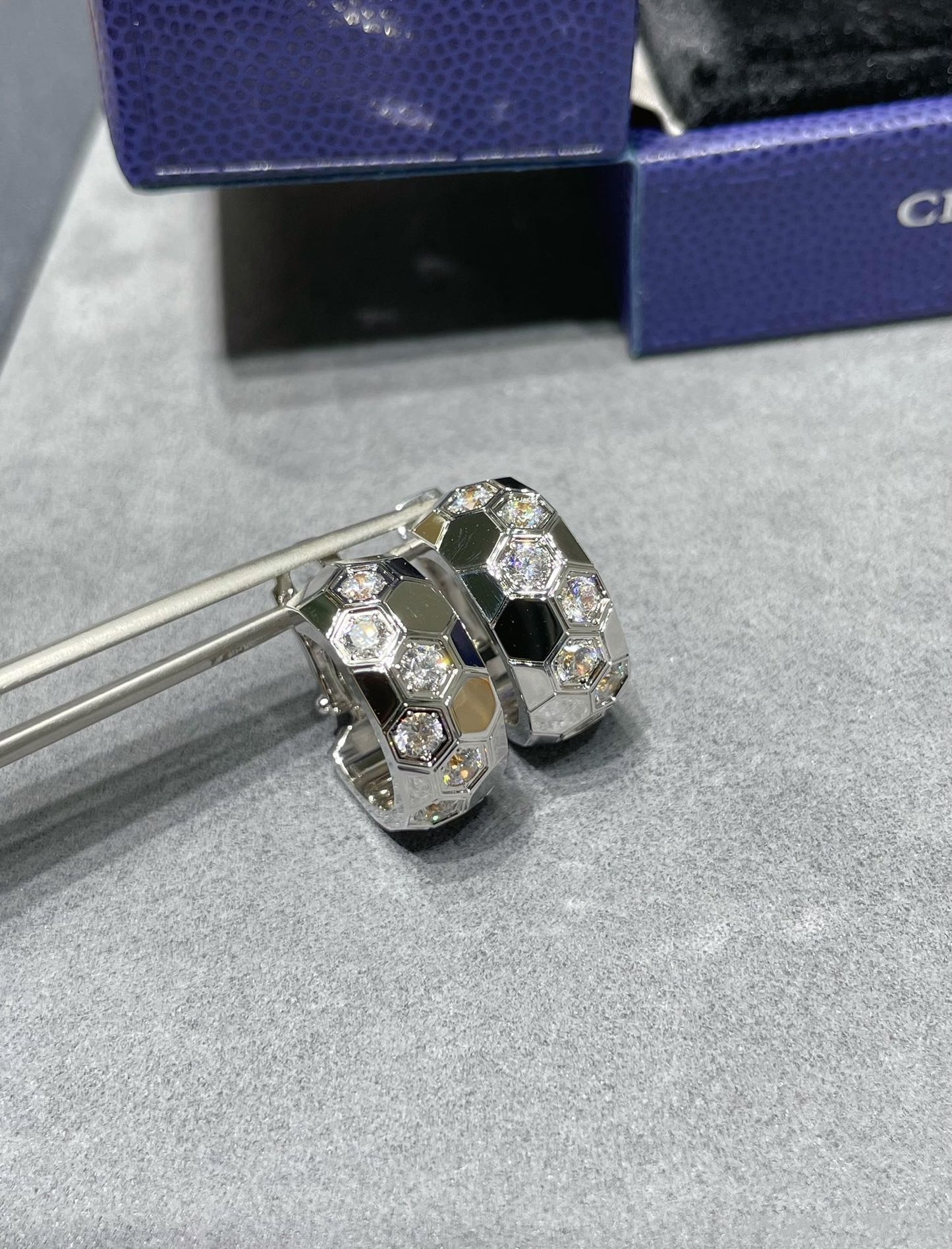 [ORA]BEE LOVE DIAMOND HOOP EARRINGS