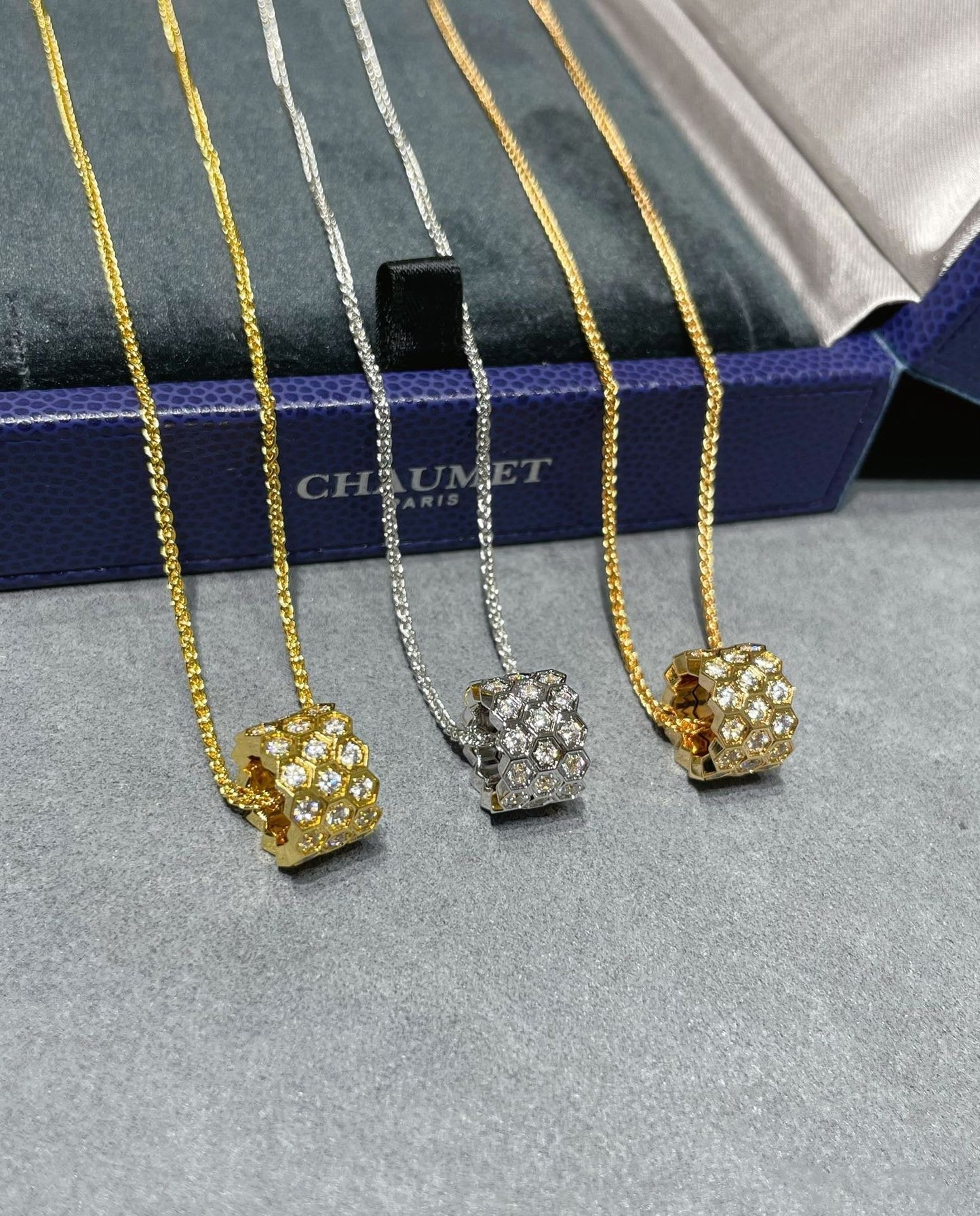 [ORA]BEE LOVE DIAMOND PAVED 3 ROW NECKLACE