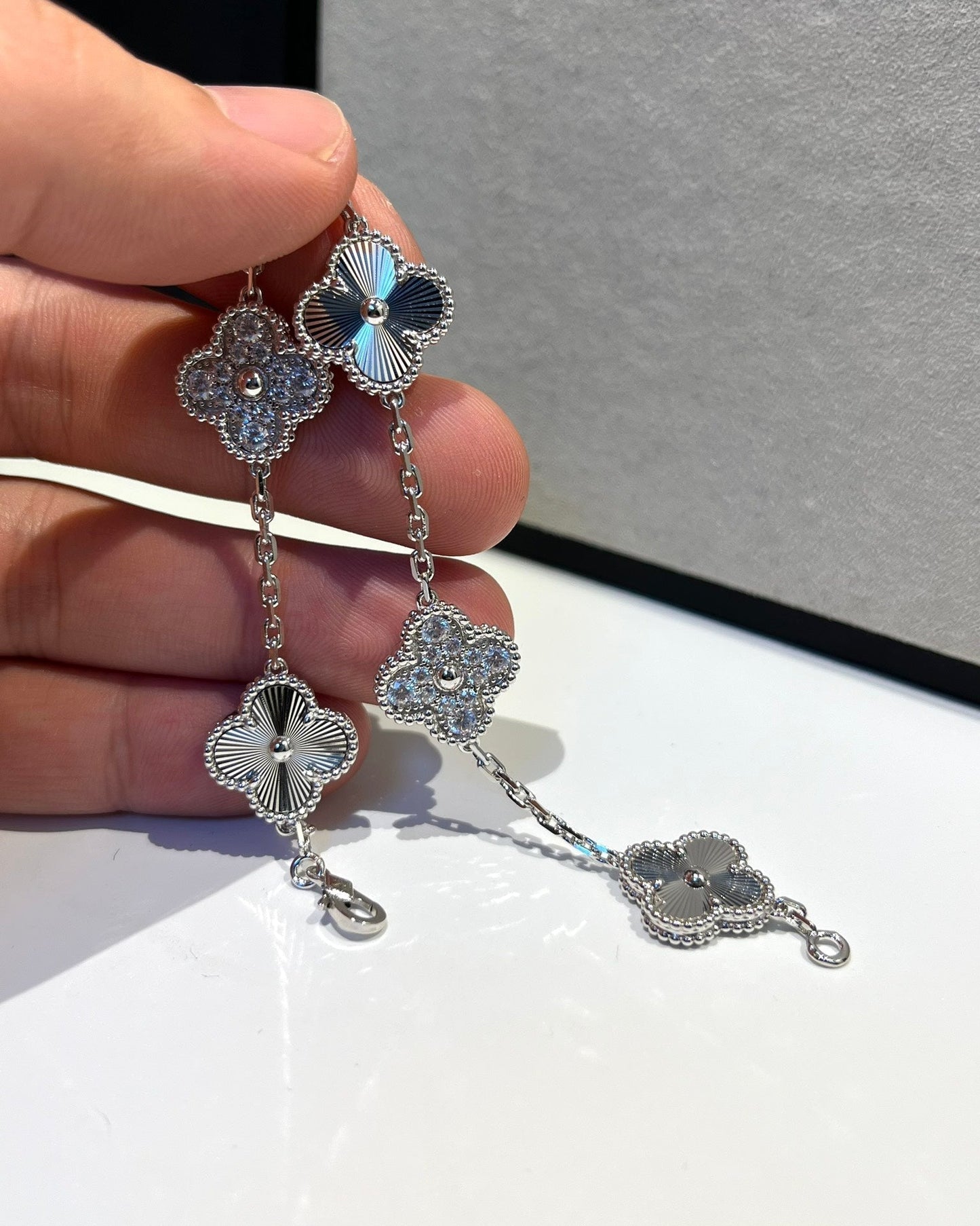 [ORA] CLOVER 5 MOTIF LASER BRACELET COLLECTION