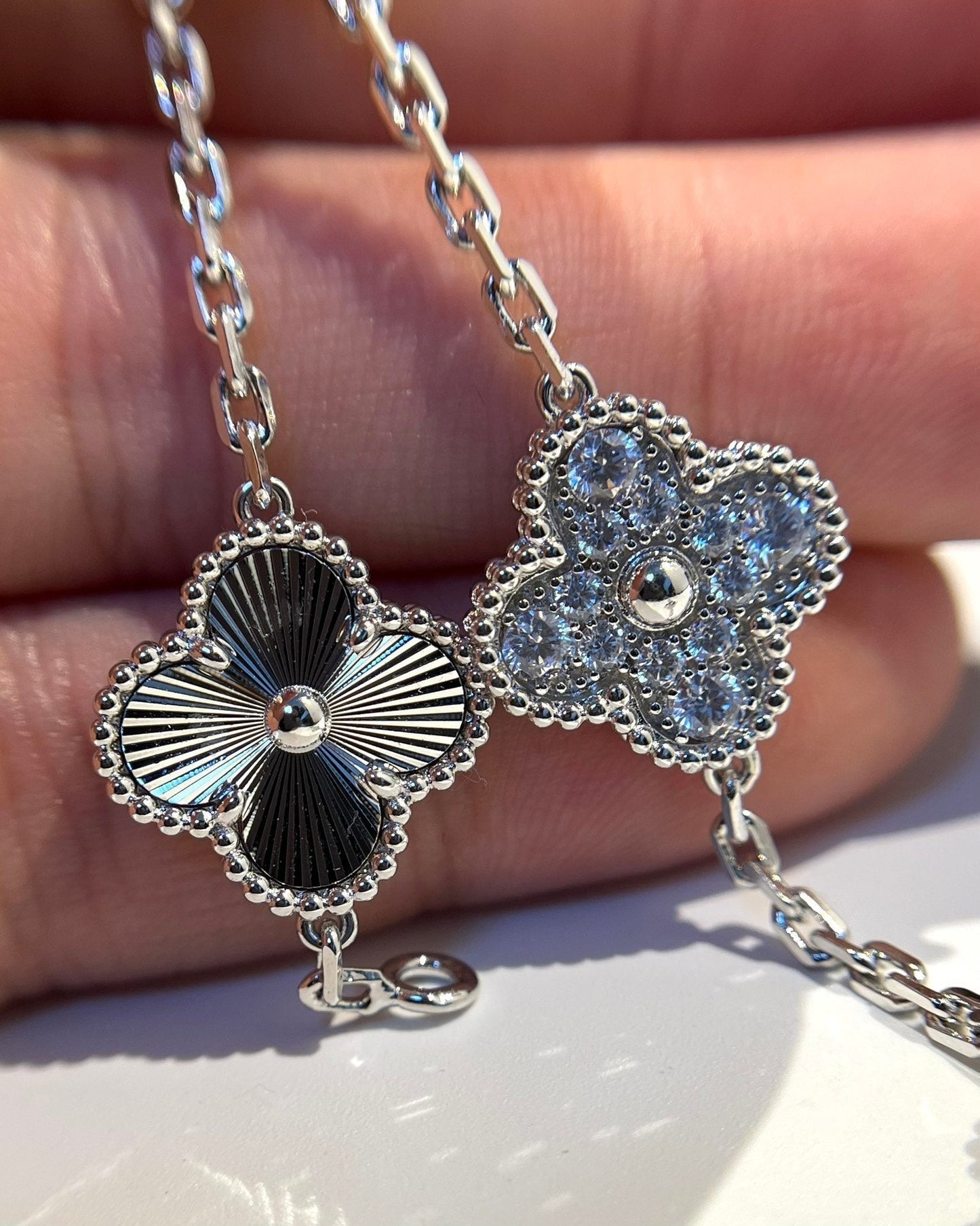 [ORA] CLOVER 5 MOTIF LASER BRACELET COLLECTION