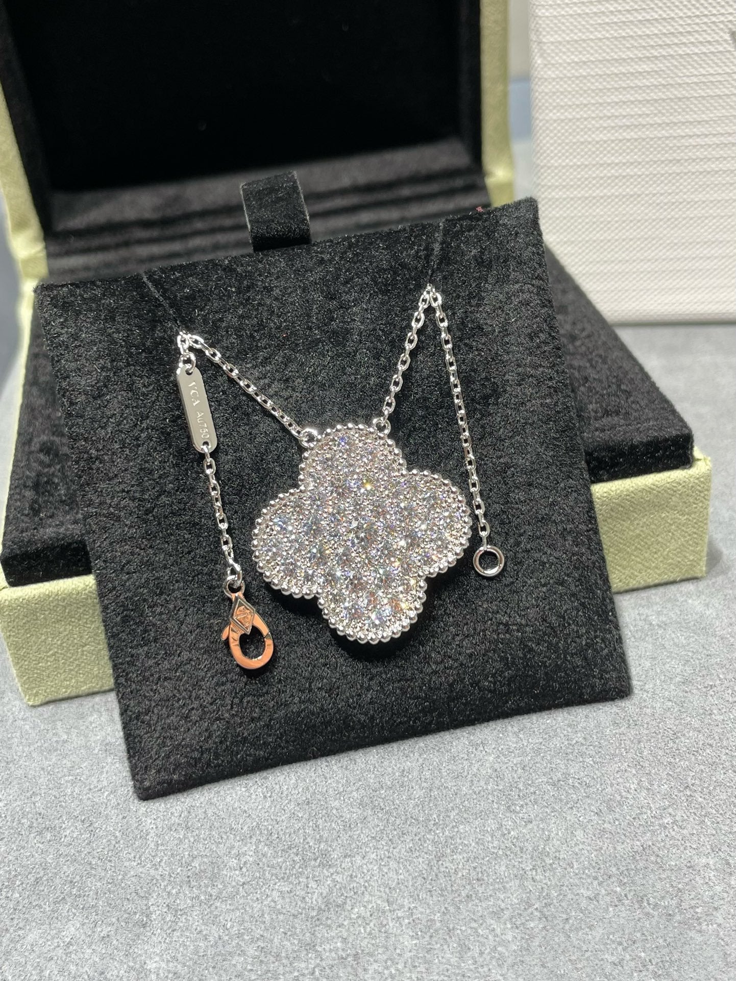 [ORA]KLEE 25MM GROSSER ANHÄNGER DIAMANT PAVÉ SILBERHALSKETTE