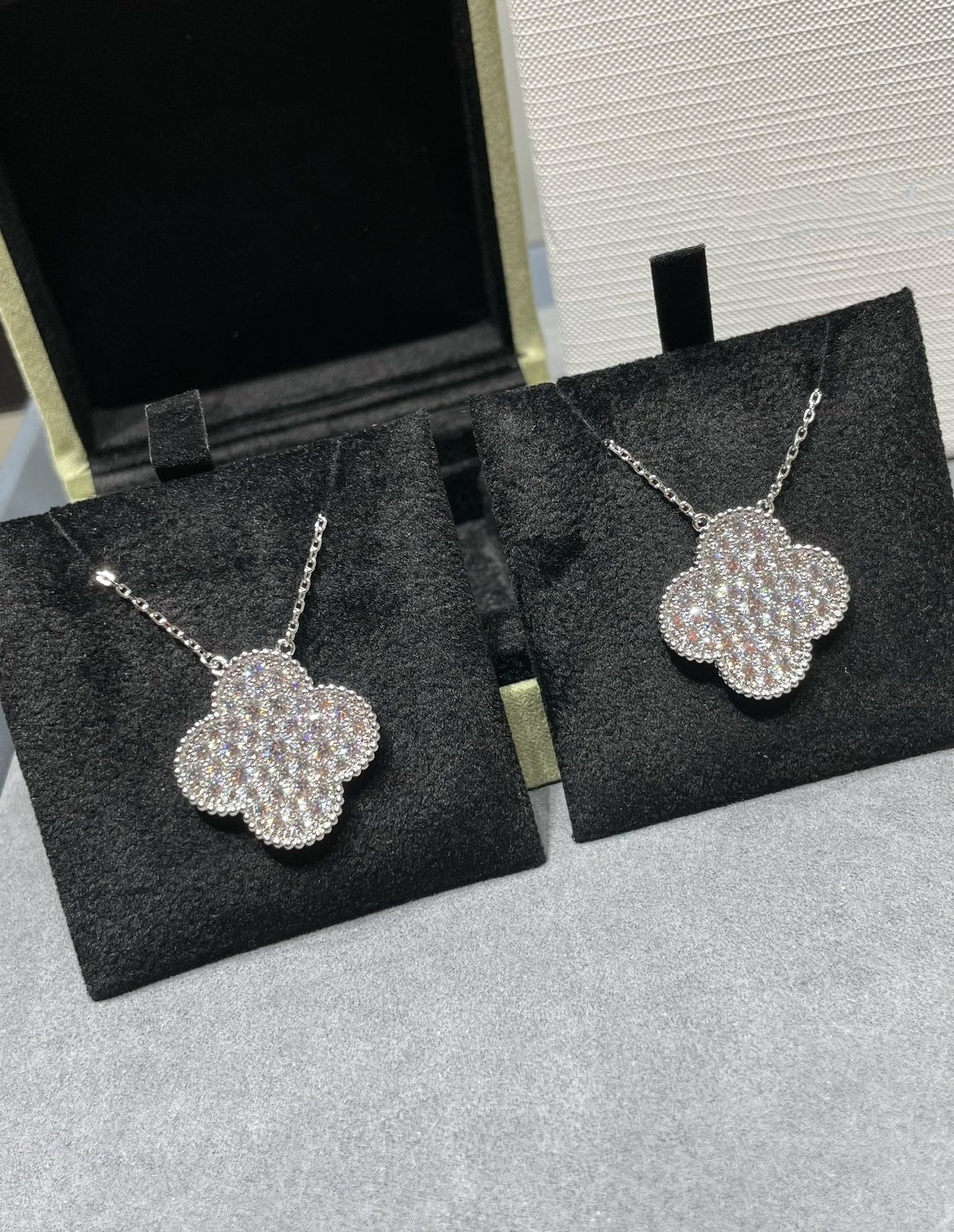 [ORA]KLEE 25MM GROSSER ANHÄNGER DIAMANT PAVÉ SILBERHALSKETTE