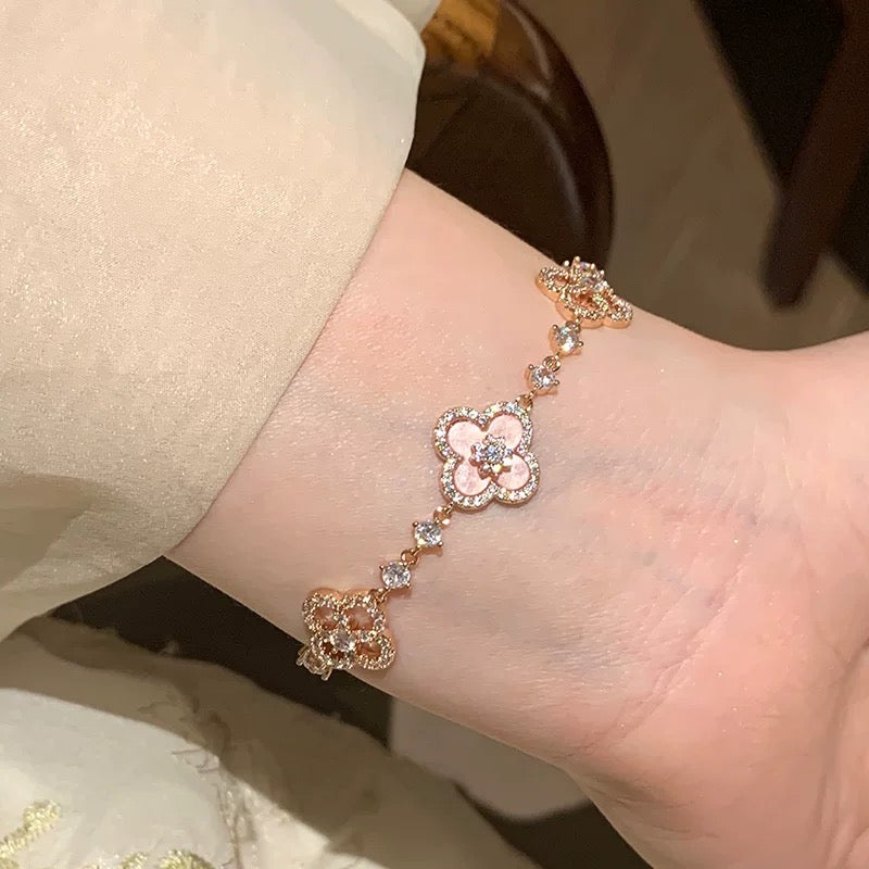 [ORA]CLOVER 5 MOTIF PINK BLUE RED WHITE BRACELET