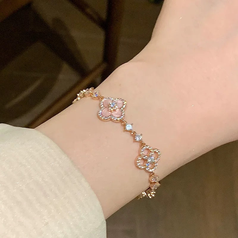 [ORA]CLOVER 5 MOTIF PINK BLUE RED WHITE BRACELET