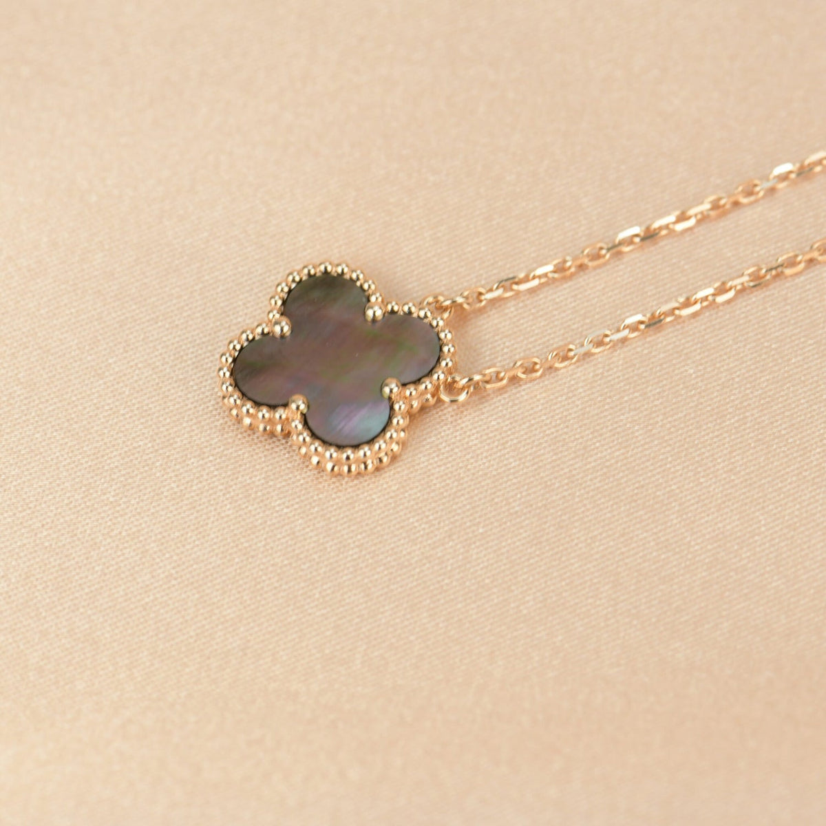 [ORA]CLOVER 15MM GRAUE PERLMUTTKETTE