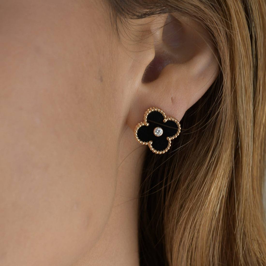 [ORA]CLOVER MEDIUM 1 MOTIFS ONYX DIAMOND EARRINGS