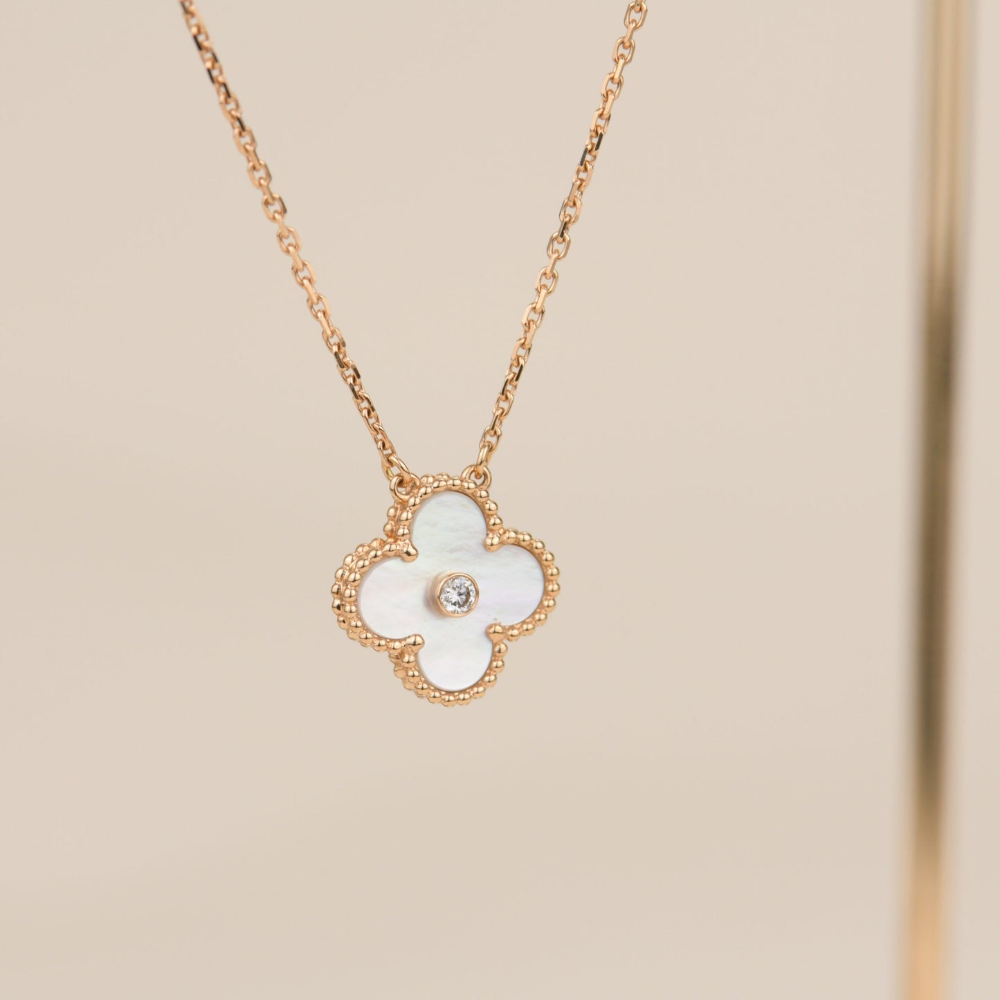 [ORA]CLOVER 15MM DIAMOND WHITE FRITILLARIA NECKLACE
