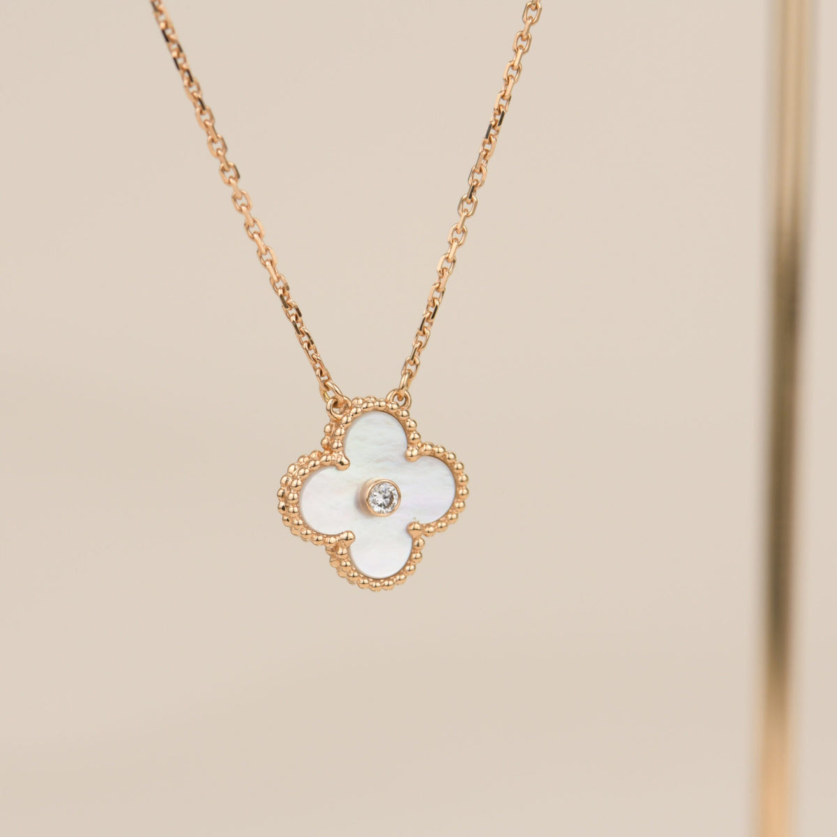 [ORA]CLOVER 15MM DIAMOND WHITE FRITILLARIA NECKLACE