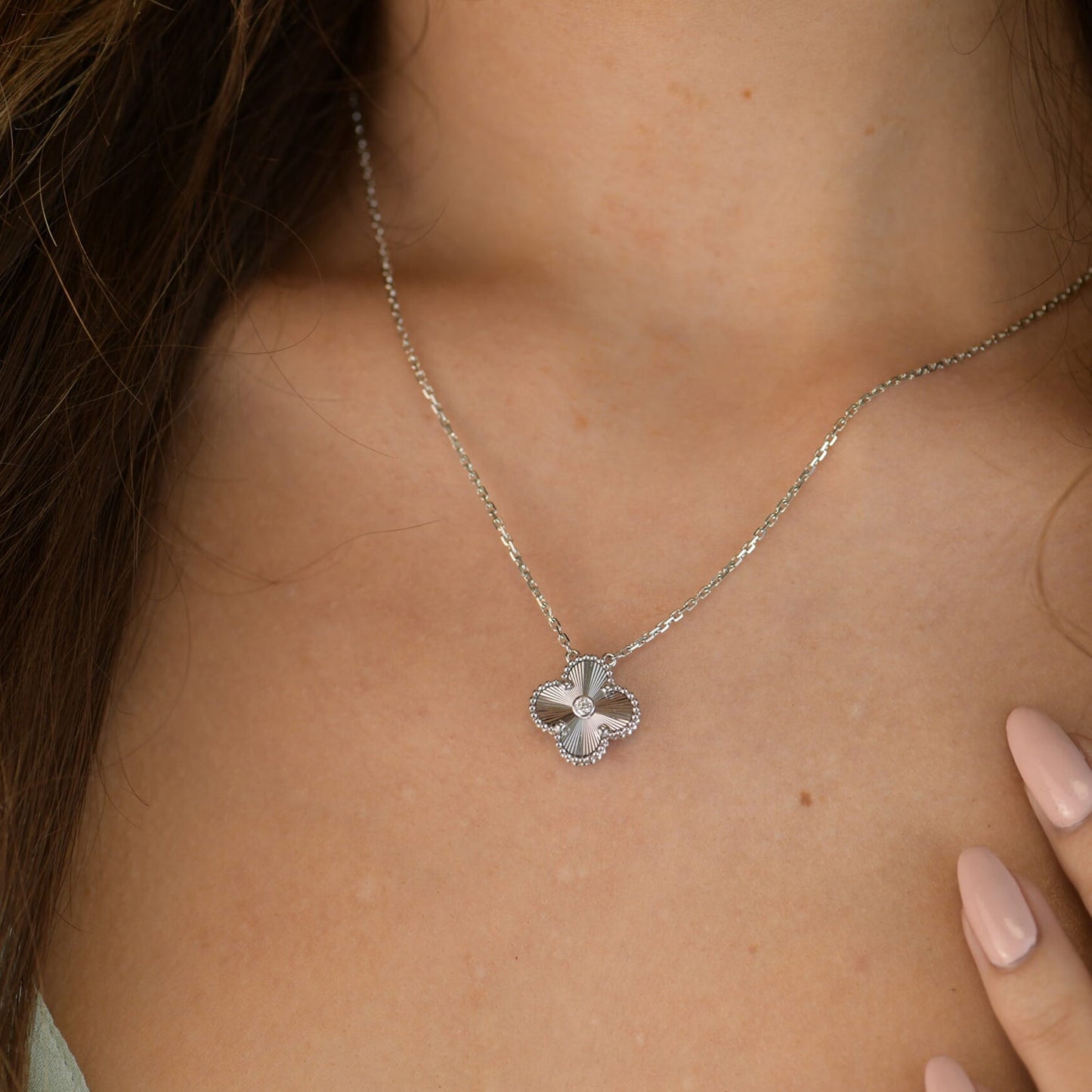 [ORA]CLOVER  15MM DIAMOND LASER NECKLACE SILVER