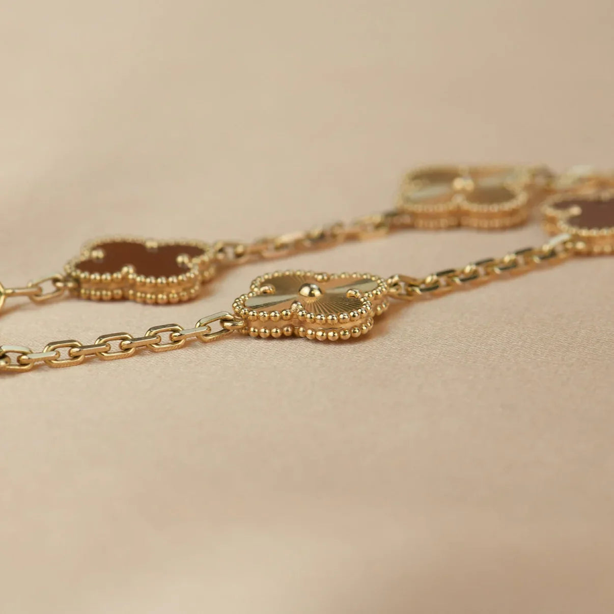 [ORA] CLOVER 5 MOTIF RED CORNELIAN BRACELET COLLECTION