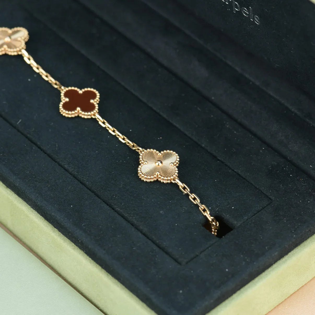 [ORA] CLOVER 5 MOTIF RED CORNELIAN BRACELET COLLECTION