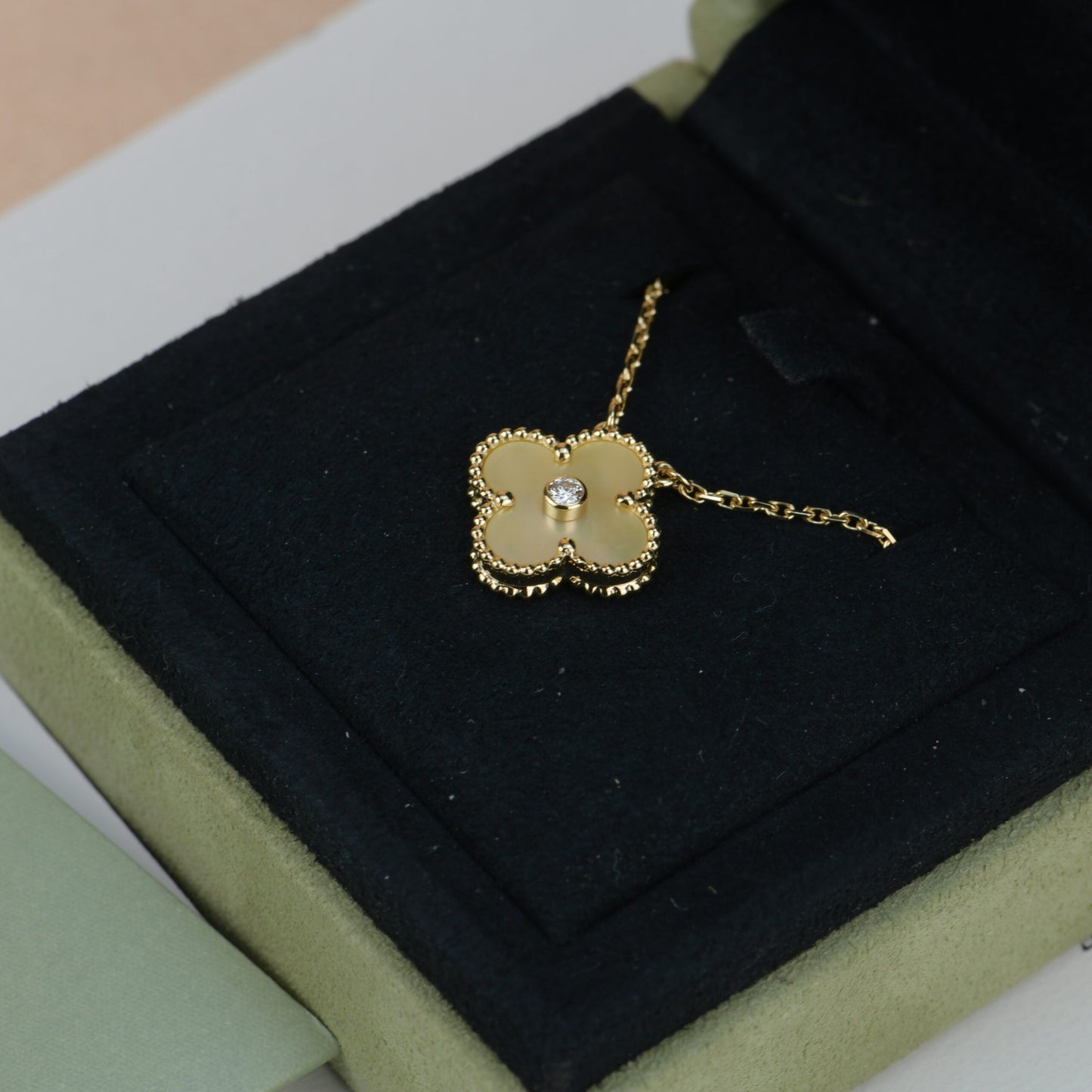 [ORA]CLOVER 15MM DIAMOND GOLD MOTHER OF PEARL NECKLACE