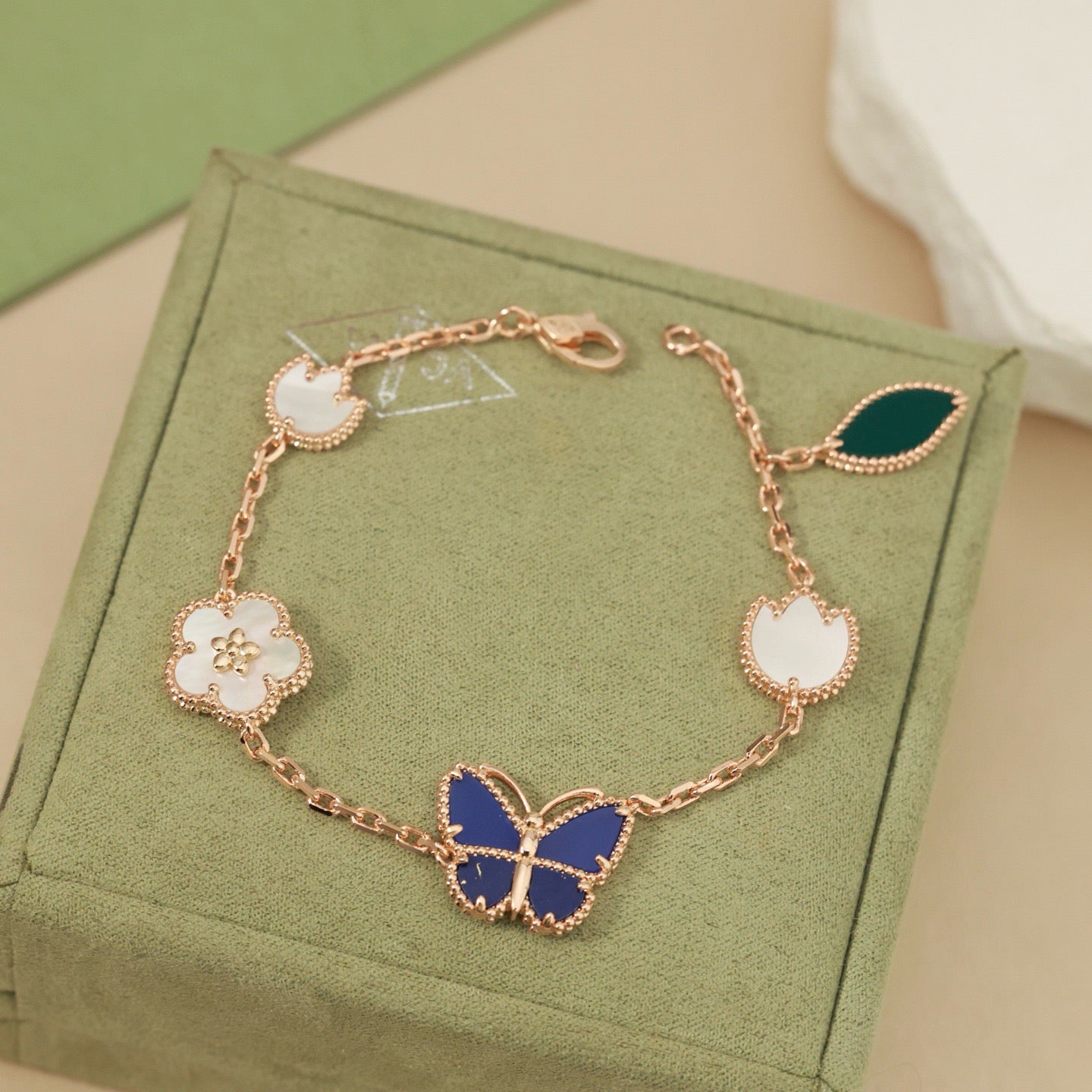 [ORA]LUCKY SPRING BUTTERFLY 5 MOTIF BRACELET