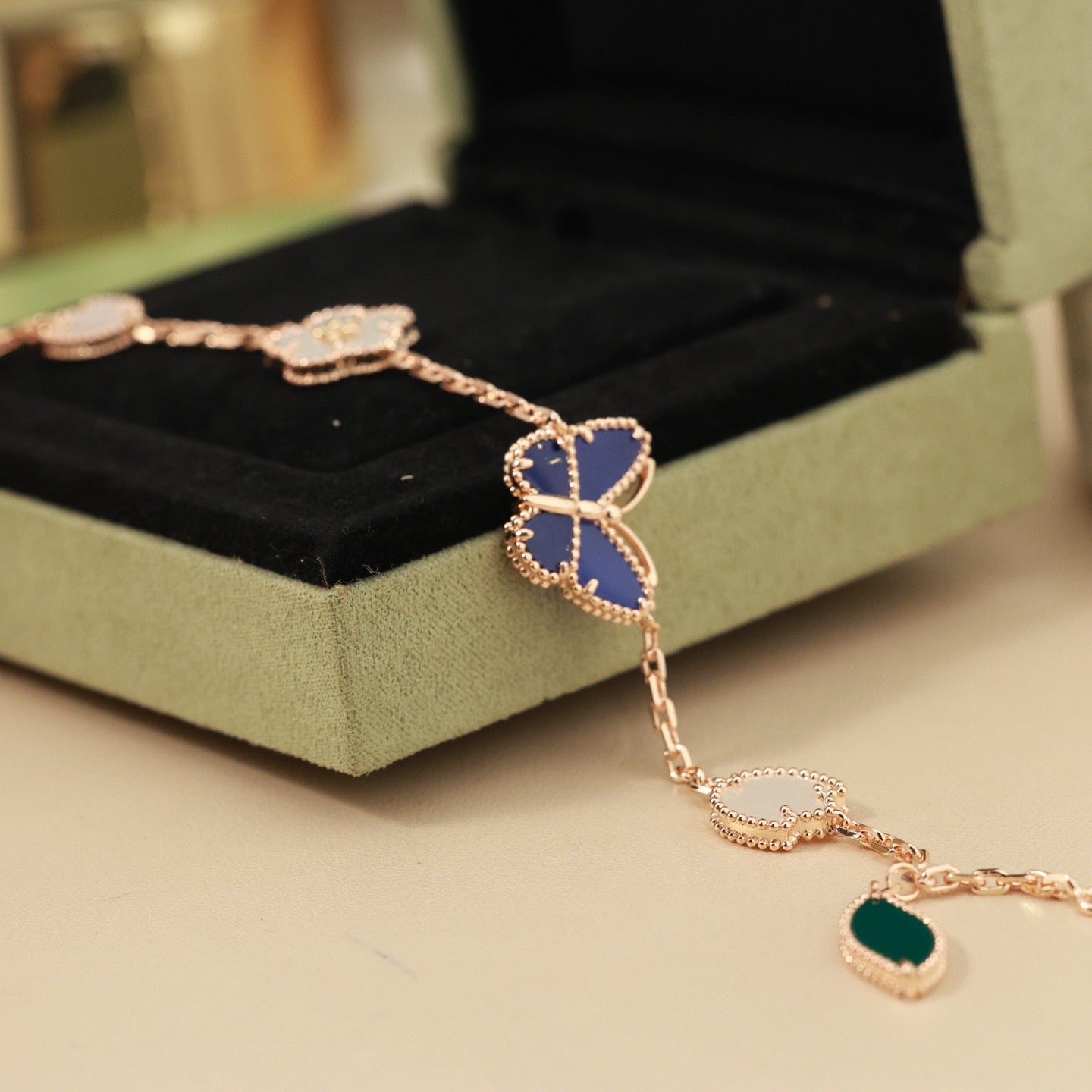 [ORA]LUCKY SPRING BUTTERFLY 5 MOTIF BRACELET