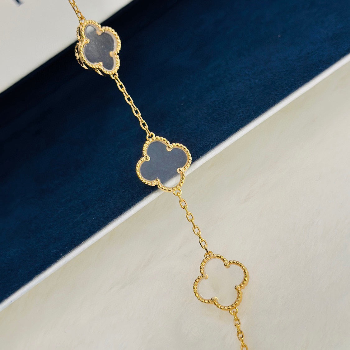 [ORA]CLOVER 5 MOTIF ROCK CRYSTAL BRACELET