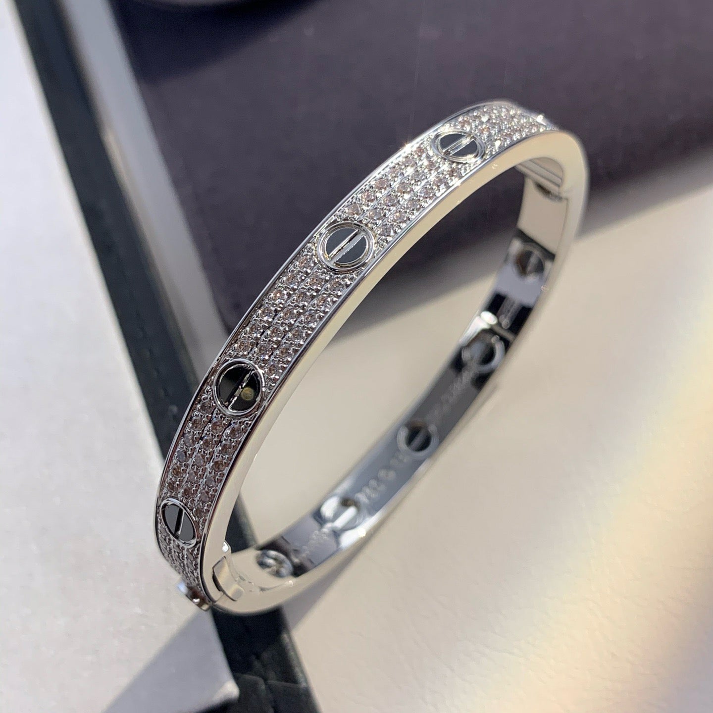 [ORA]LOVE BRACELET 6.1MM DIAMOND-PAVED CERAMIC