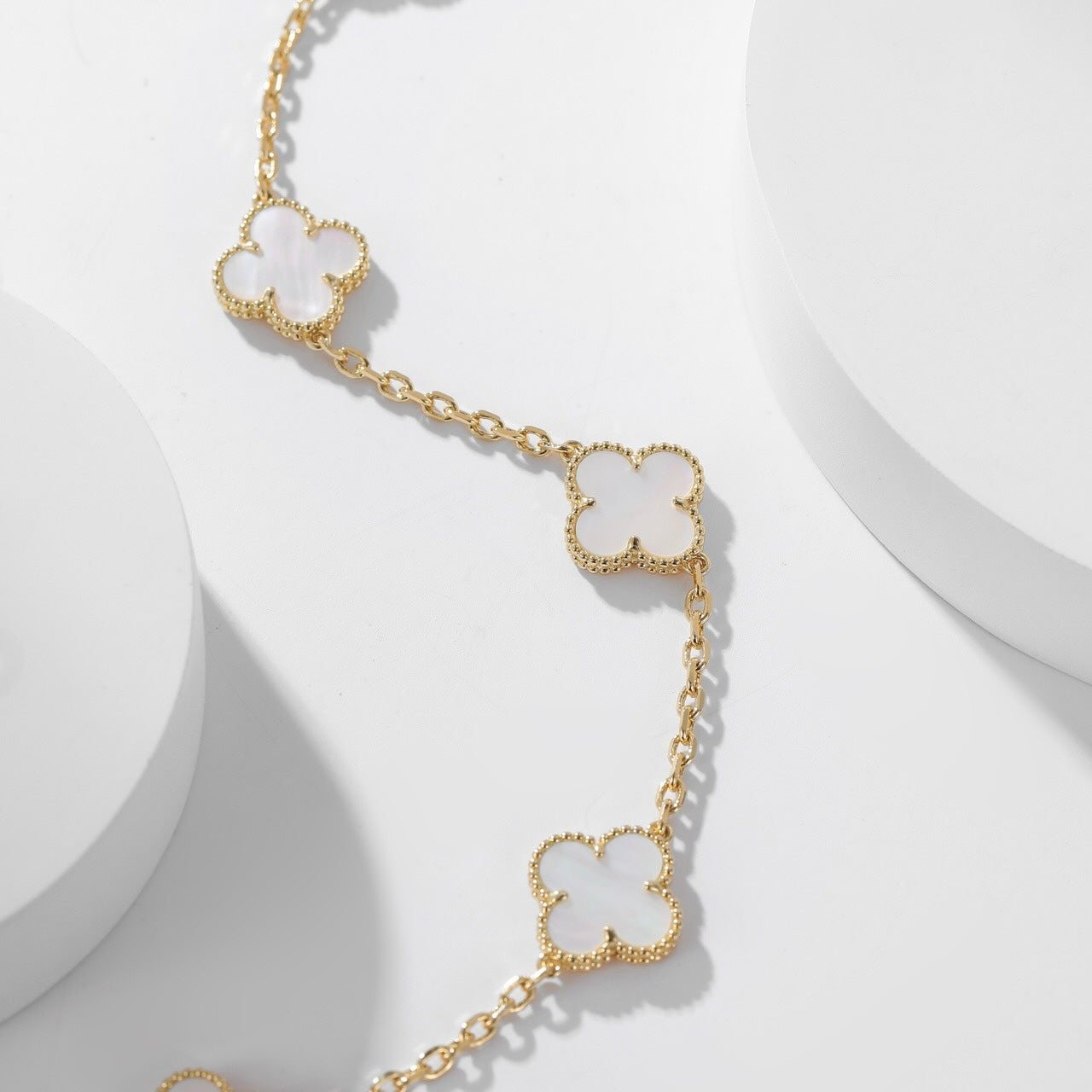 [ORA]CLOVER 10 MOTIFS WHITE MOTHER OF PEARL NECKLACE