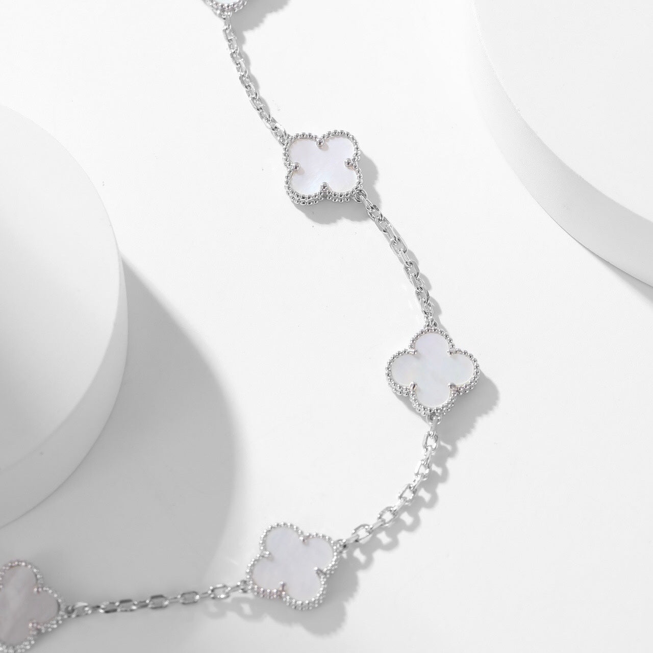 [ORA]CLOVER 10 MOTIFS WHITE MOTHER OF PEARL NECKLACE