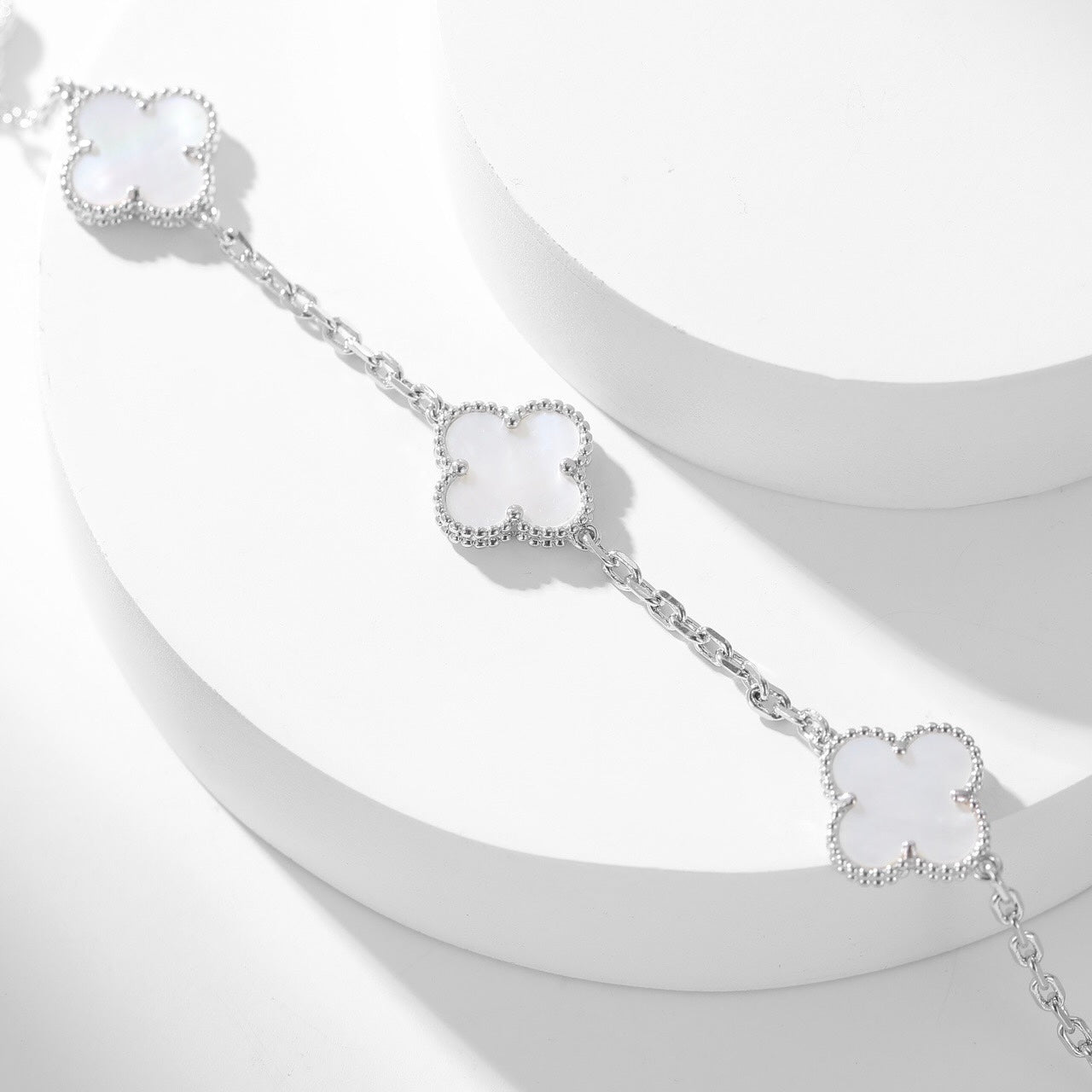 [ORA]CLOVER 10 MOTIFS WHITE MOTHER OF PEARL NECKLACE