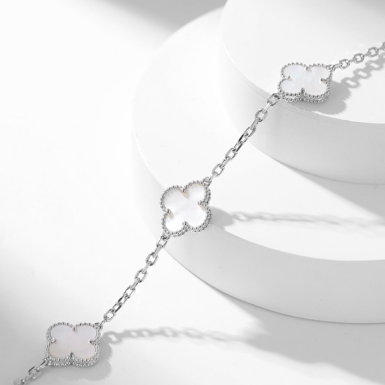[ORA]CLOVER 10 MOTIFS WHITE MOTHER OF PEARL NECKLACE