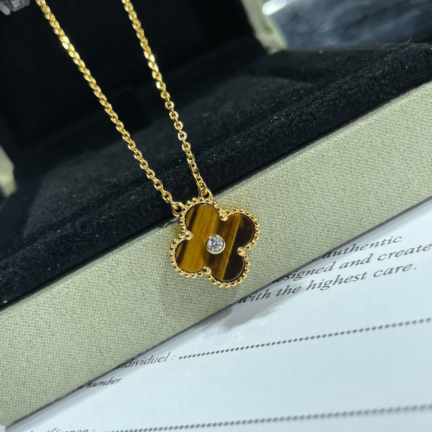 [ORA]CLOVER 15MM DIAMOND AND YELLOW TIGER'S EYE AGATE necklace
