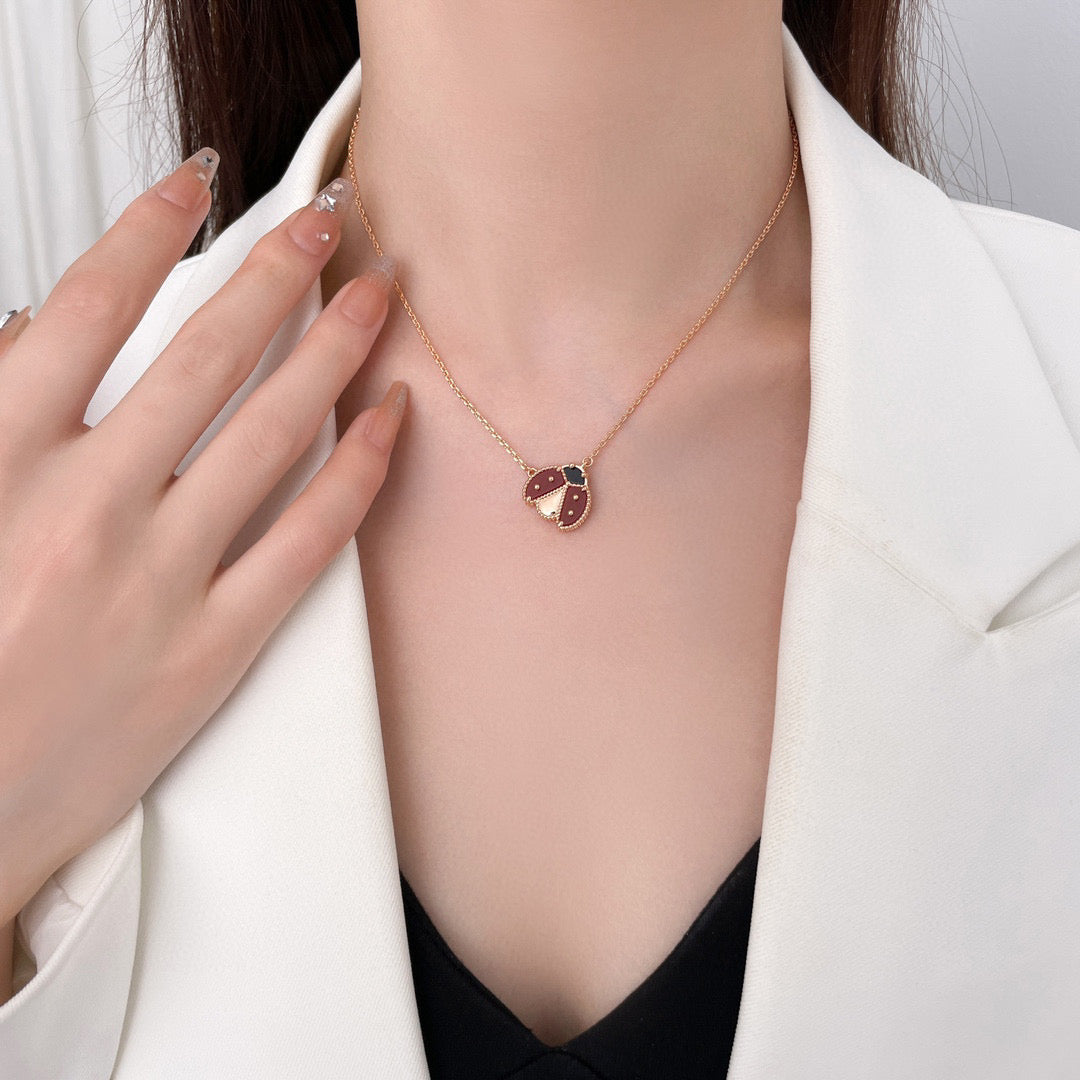 [ORA]LUCKY  CARNELIANS LADYBUG NECKLACE