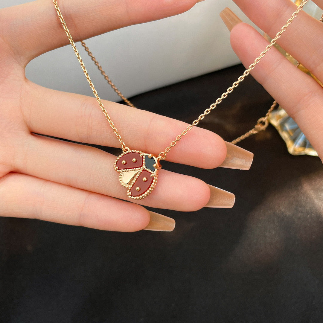 [ORA]LUCKY  CARNELIANS LADYBUG NECKLACE