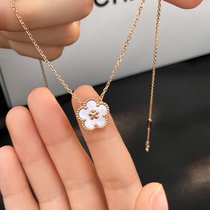 [ORA]LUCKY  WHITE MOP  PLUM BLOSSOM NECKLACE