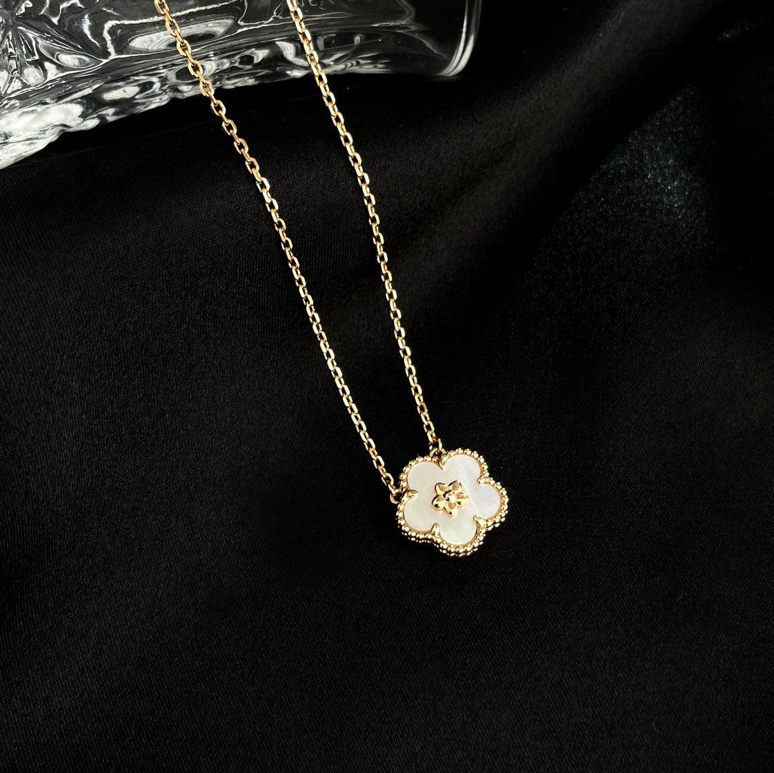 [ORA]LUCKY  WHITE MOP  PLUM BLOSSOM NECKLACE