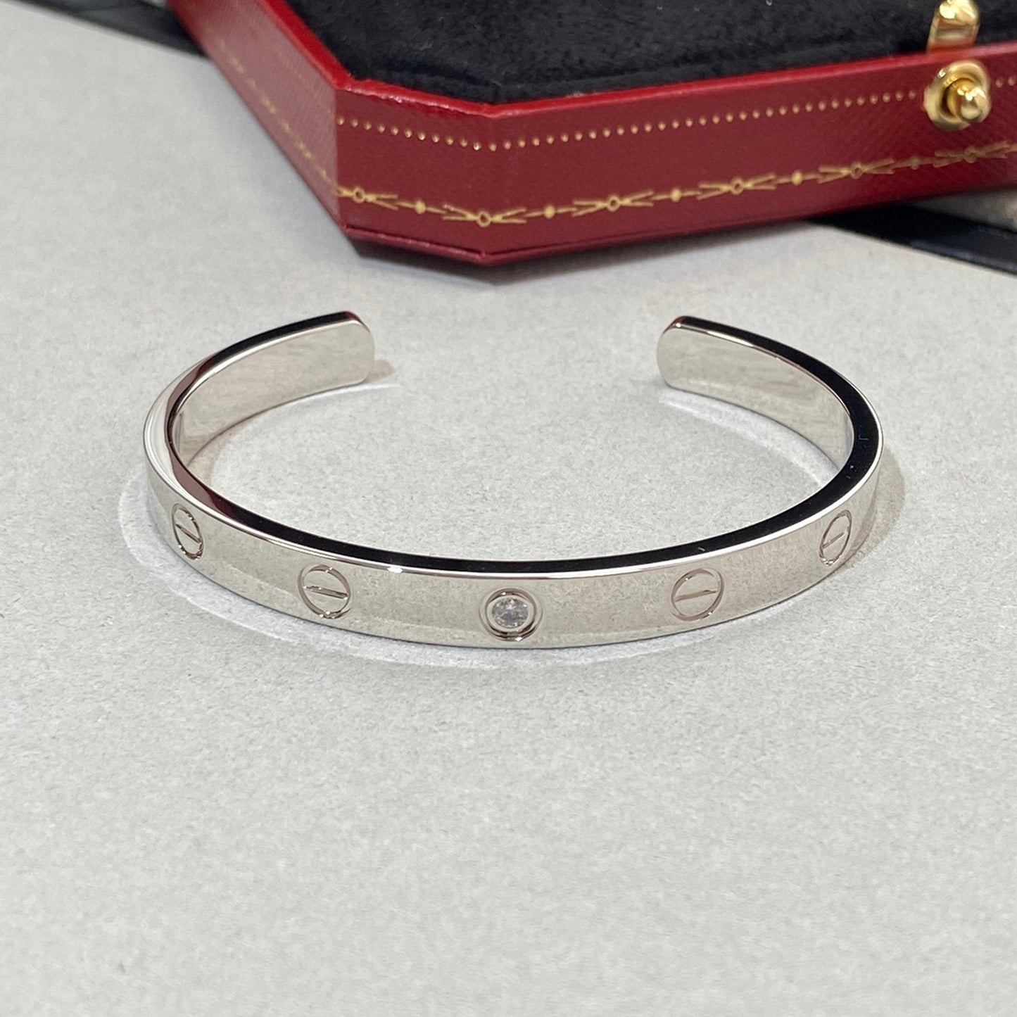 [ORA]LOVE BRACELET 6.1MM 1 DIAMOND OPEN CUFF