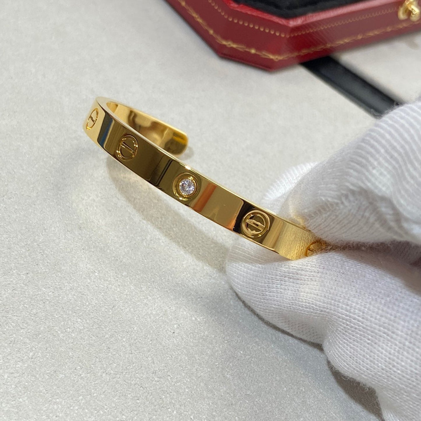 [ORA]LOVE BRACELET 6.1MM 1 DIAMOND OPEN CUFF