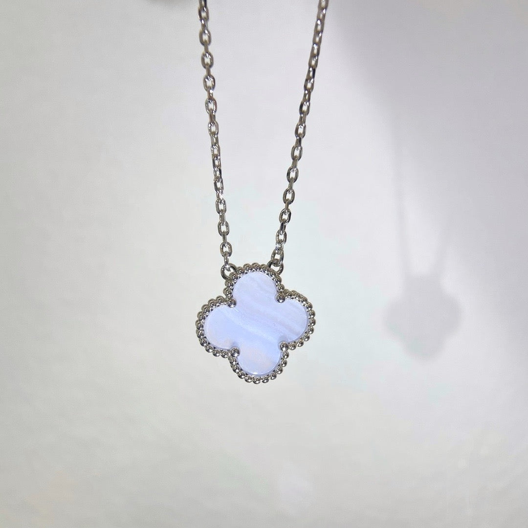 [ORA]CLOVER 15MM BLUE CHALCEDONY NECKLACE SILVER