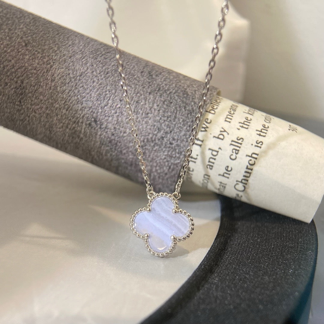 [ORA]CLOVER 15MM BLUE CHALCEDONY NECKLACE SILVER