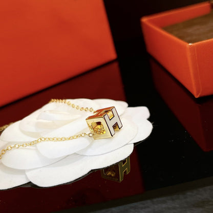 [ORA]H WHITE SQUARE GOLD NECKLACE
