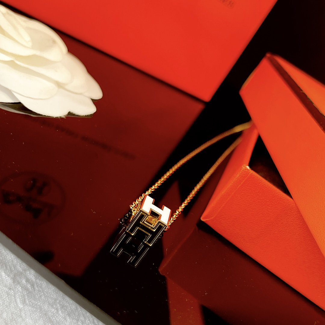 [ORA]H WHITE SQUARE GOLD NECKLACE