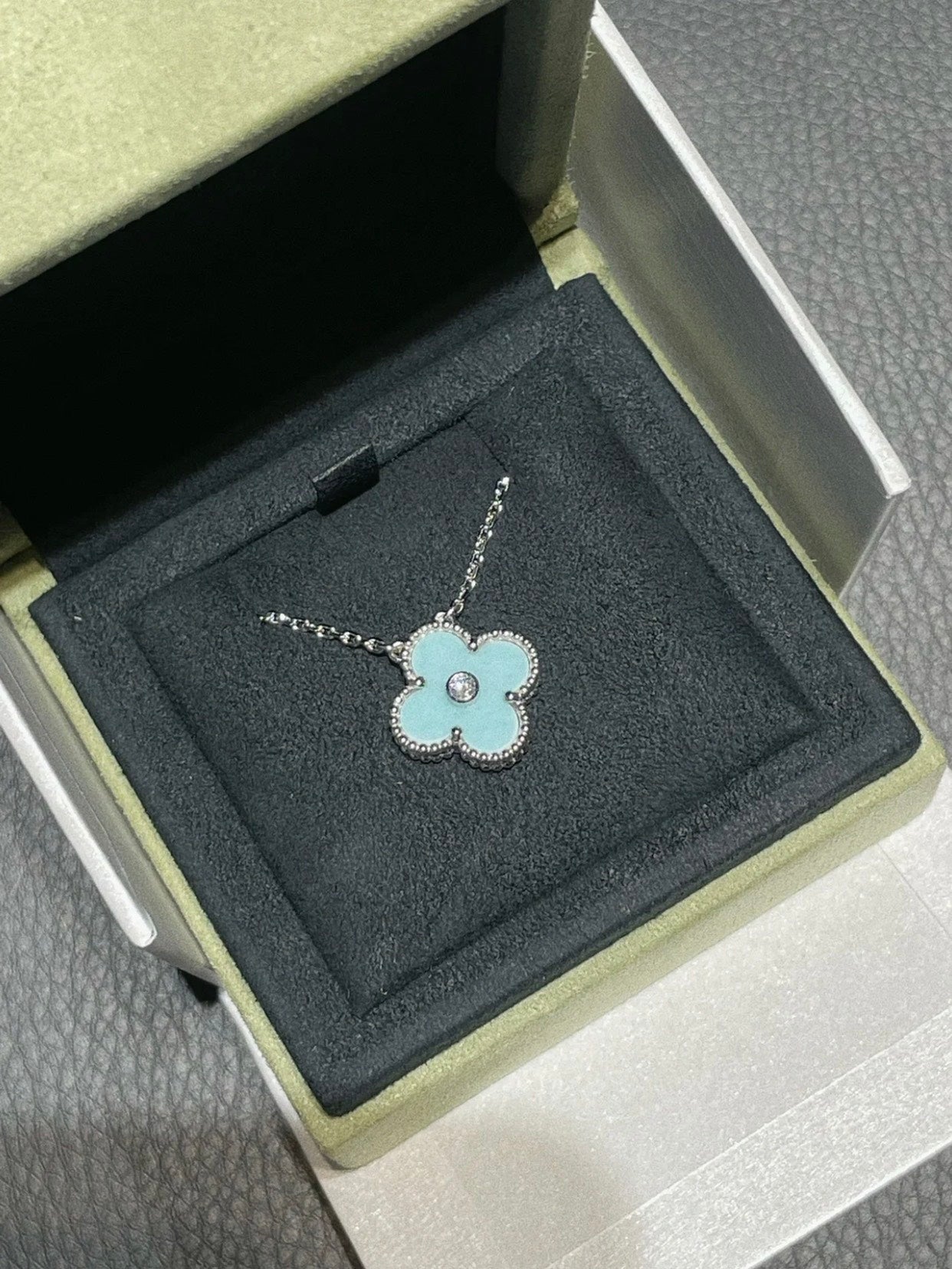 [ORA]CLOVER 1 DIAMOND LIGHT BLUE SILVER NECKLACE