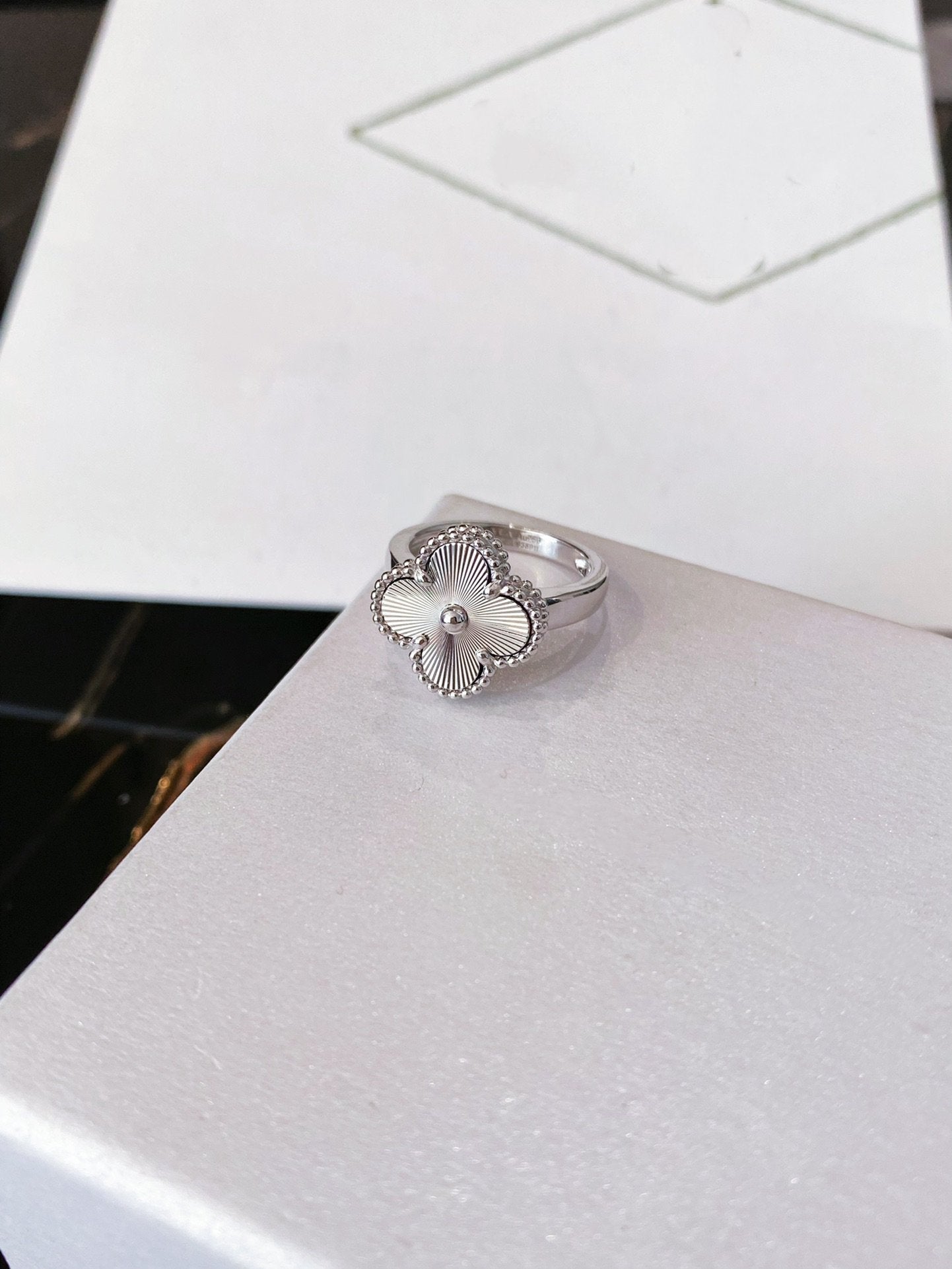 [ORA]CLOVER SILVER RING