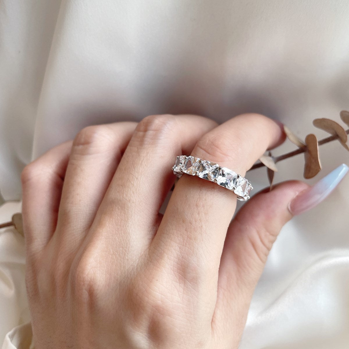 [ORA ]Elegant Princess Cut Tennis Ring