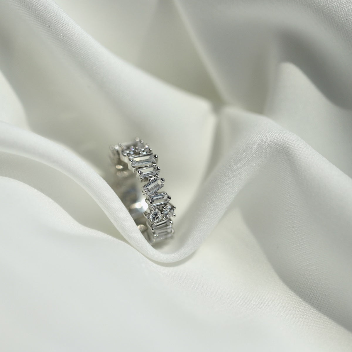 [ORA ]Delicate Multi Shape Tennis Ring