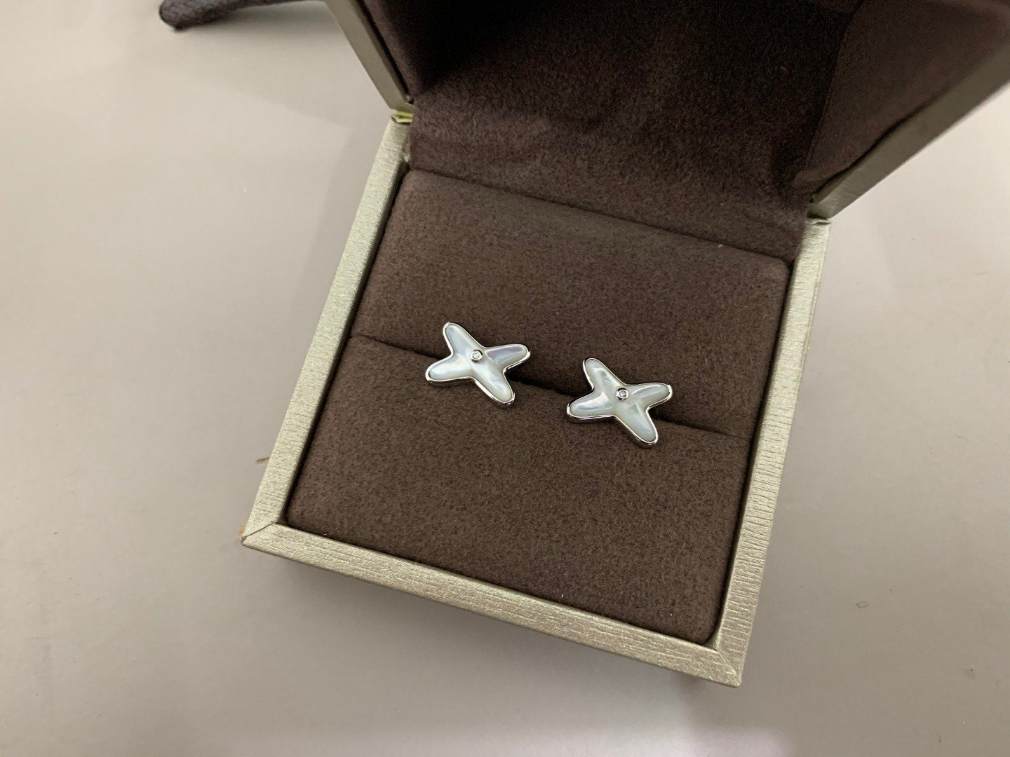 [ORA]JEUX DE WHITE MOP SILVER DIAMOND EARRINGS