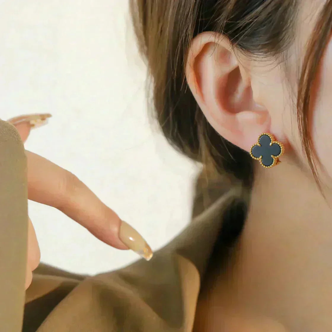 [ORA]CLOVER MEDIUM 1 MOTIFS  ONYX STUD EARRINGS