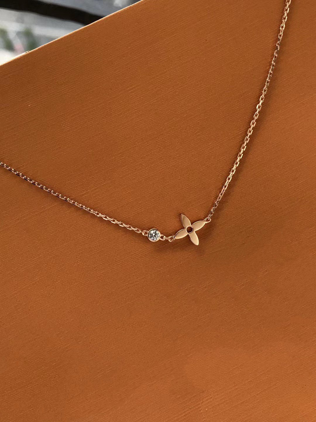 [ORA]BLOSSOM PENDANT PINK GOLD AND DIAMOND