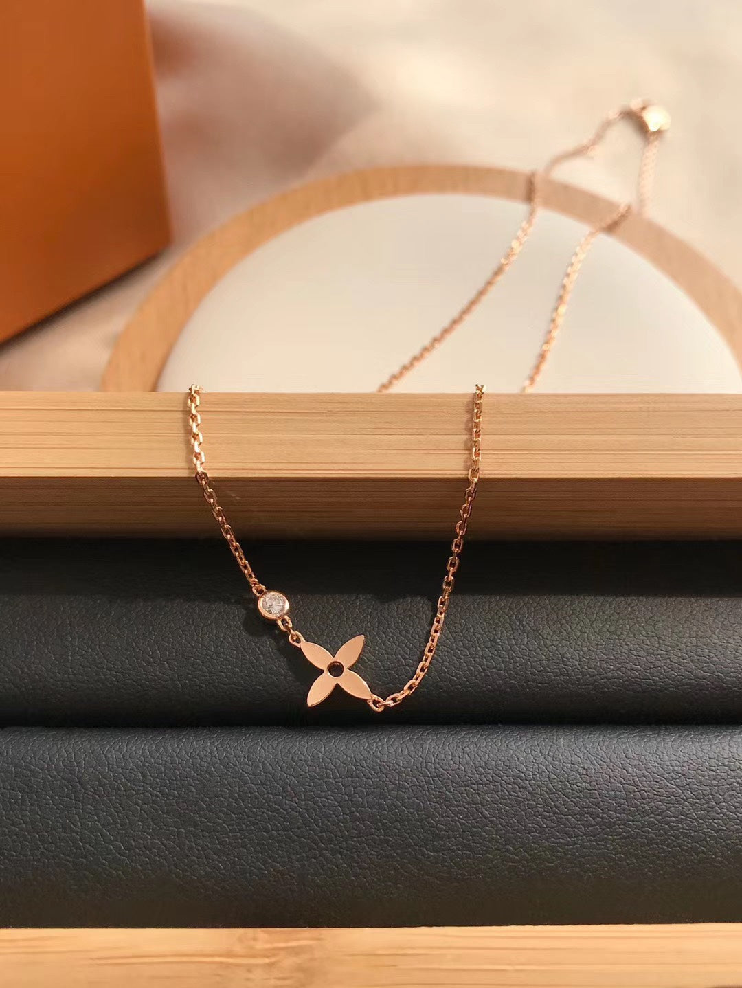 [ORA]BLOSSOM PENDANT PINK GOLD AND DIAMOND