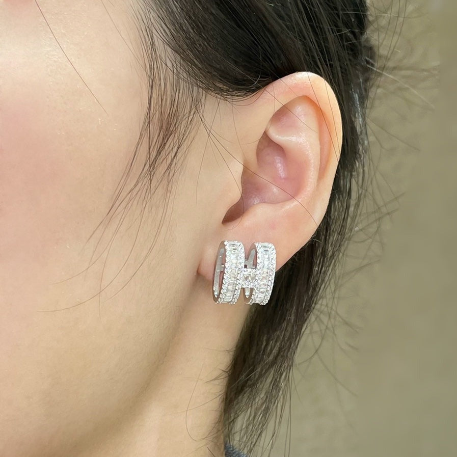 [ORA]H STUD EARRINGS WITH SILVER DIAMONDS