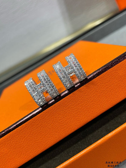 [ORA]H STUD EARRINGS WITH SILVER DIAMONDS