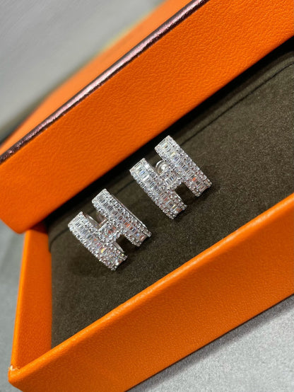 [ORA]H STUD EARRINGS WITH SILVER DIAMONDS